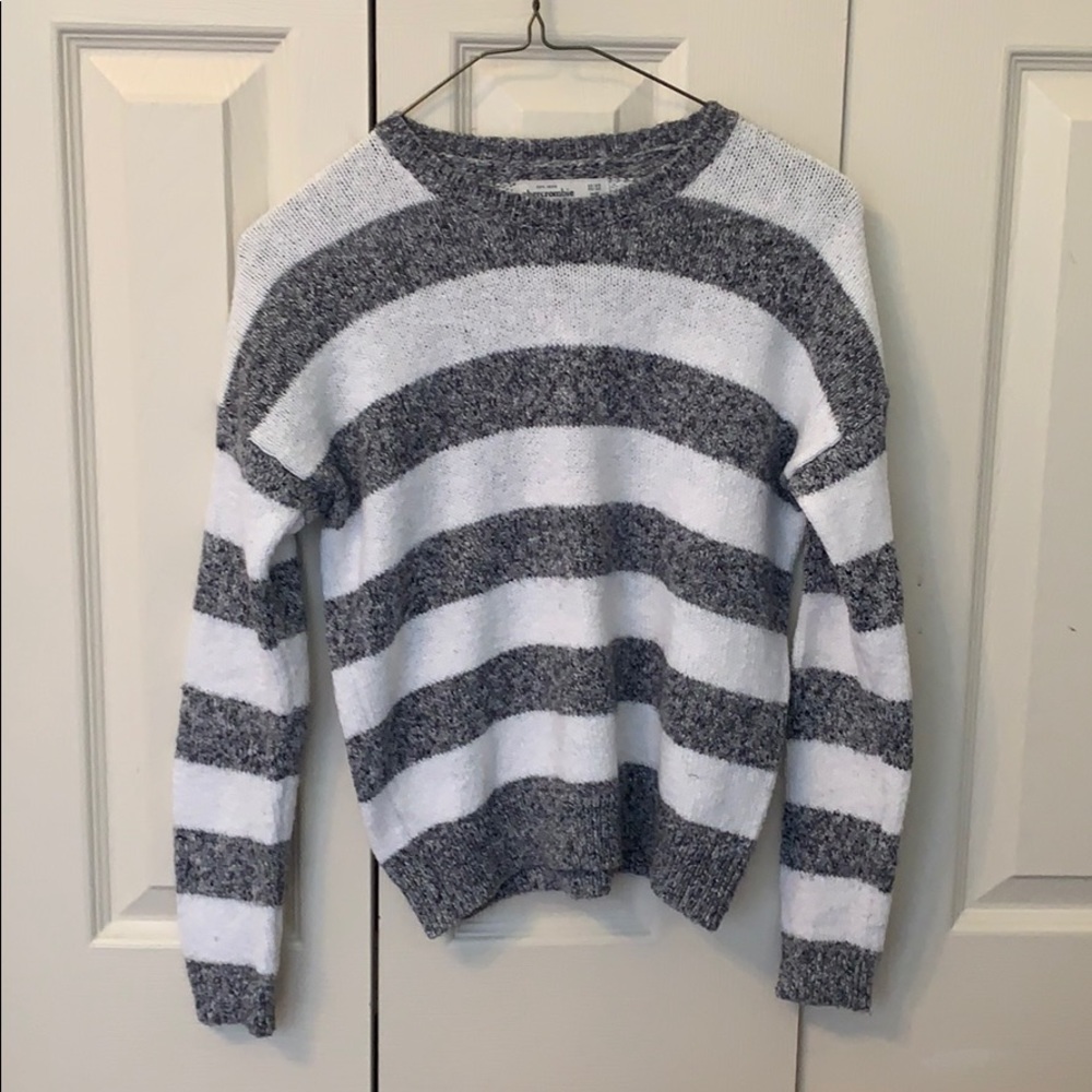 ADORABLE GIRLS ABERCROMBIE SWEATER
